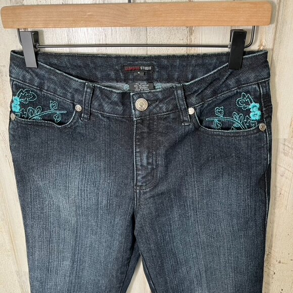Vintage Y2K Dark Wash Denim Blue Floral Embroidered Capri Womens SIze 30 - Picture 4 of 7